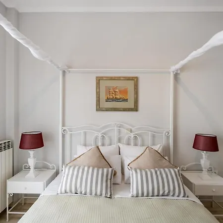 Parikias Bright Comfort * Páros