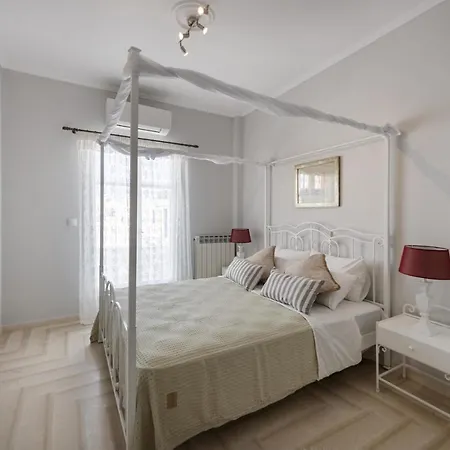 Parikias Bright Comfort Páros